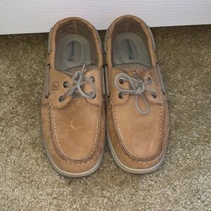 Sperry blue fish boat shoes on linen/oat